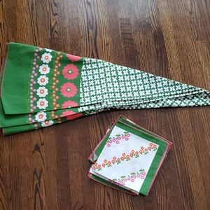 Green Floral Table Runner and Napkin Set